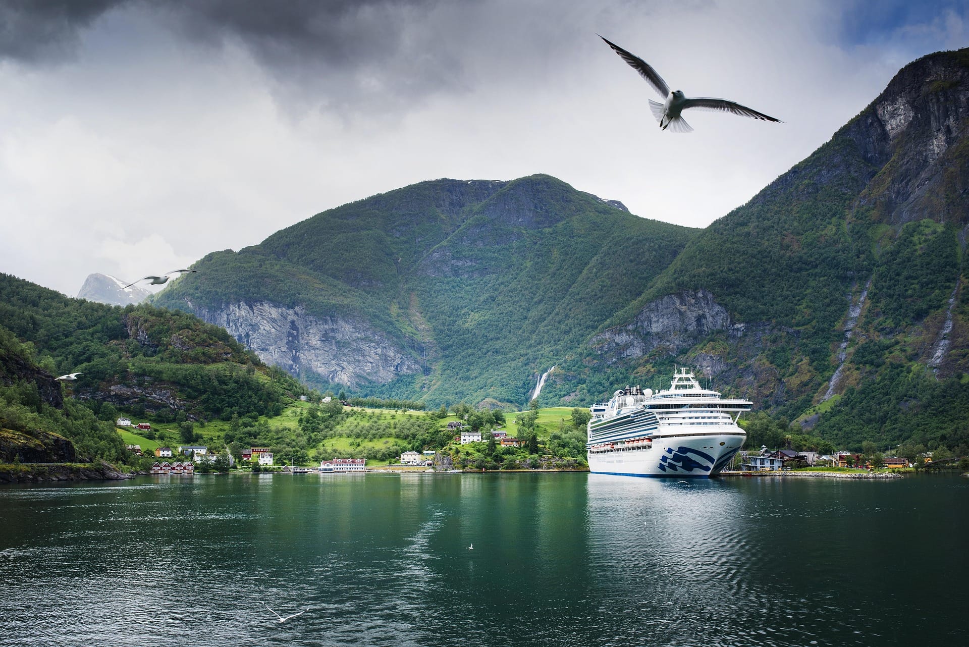Why Choose a Cruise with Clouds Travel – Your Trusted Cruise Vacation Partner